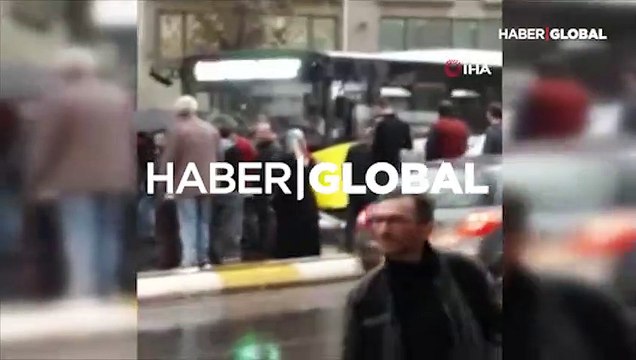 Pendik'te faciadan dönüldü, İETT otobüsü ağaca çarparak durdu