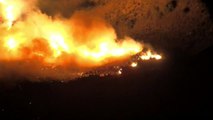 Los vientos huracanados avivan las llamas en California