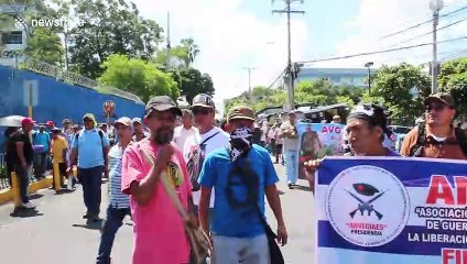 Veterans from El Salvador march to Legislative Assembly demanding pension security