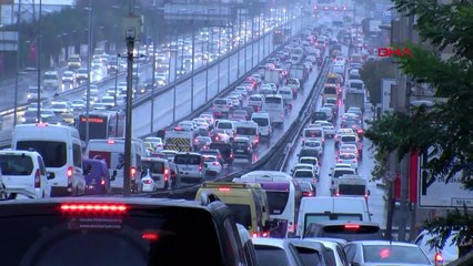 İstanbul’da yağmur! Trafik yoğunluğu yüzde 70’e ulaştı