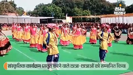 मलखंभ की प्रस्तुति देख मंत्री ने दिए 21 हजार रु., कहा - 11 माह की सरकार का ब्लू प्रिंट जनता के सामने