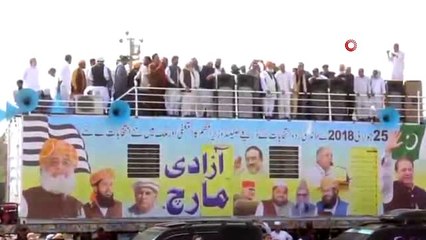 - Pakistan'da hükümet karşıtı protestolar İslamabad'a ulaştı