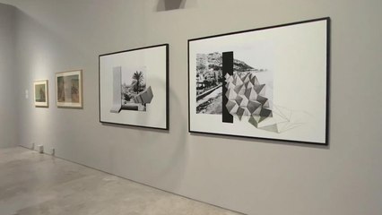 معرض تشكيلي يحوي لوحات فنية تستلهم الواقع الفلسطيني