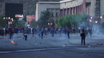 칠레, APEC 개최 포기에도 시위 사태 계속...피해 눈덩이 / YTN