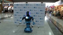 İstanbul-sabiha gökçen havalimanı'nda danışma hizmeti verecek robot göreve başladı