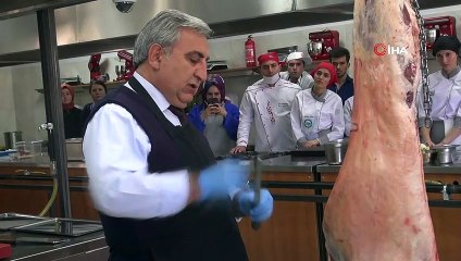 Başkan eline satır alıp ders anlattı