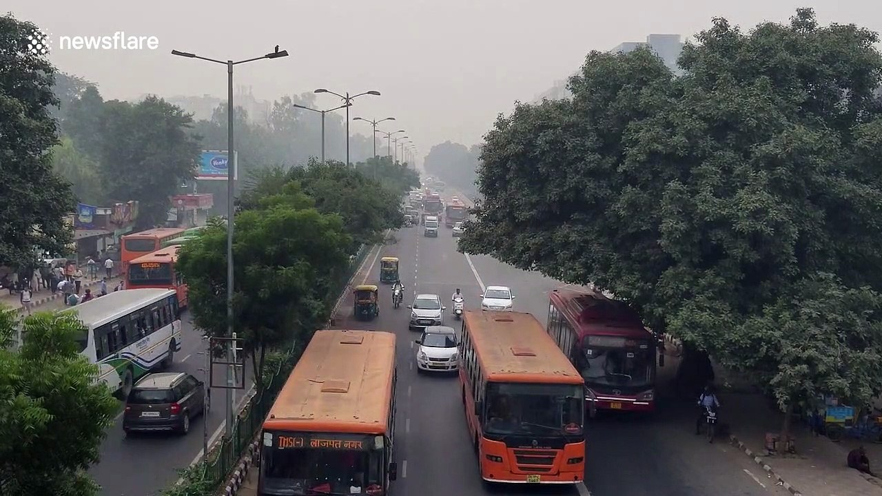 Indian government issues masks to schoolchildren as New Delhi chokes on thick smog