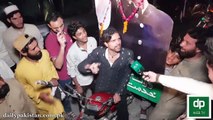 Molana k azadi march me Noon League ka karkun 10 kilo ka 'Nawaz Sharif' sath le