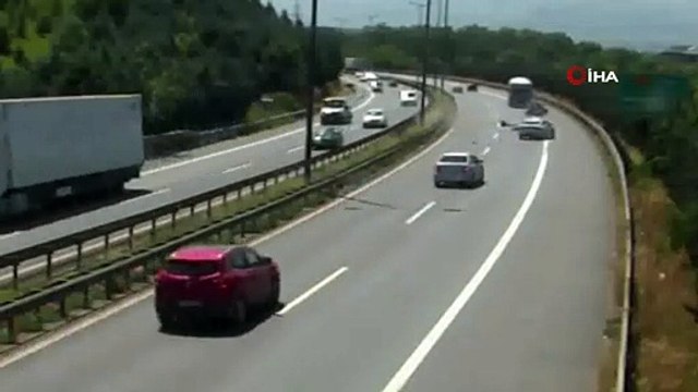 Kocaeli'de hatalı sollama yapan motosiklet sürücüsü metrelerce böyle sürüklendi