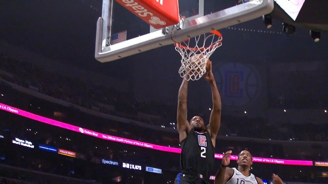 لقطة: كرة سلة: كاويي يسرق الكرة ويسجل سلة ساحقة ضد فريقه السابق