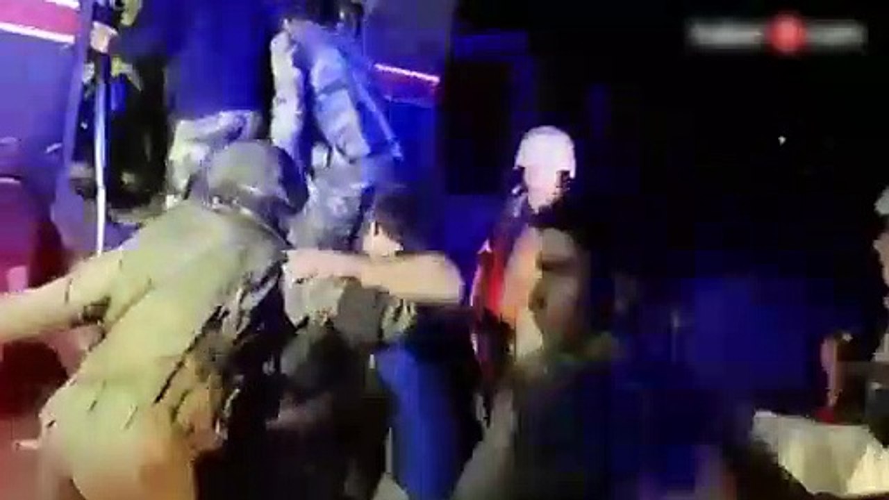 Esed'in 18 askeri böyle teslim edildi