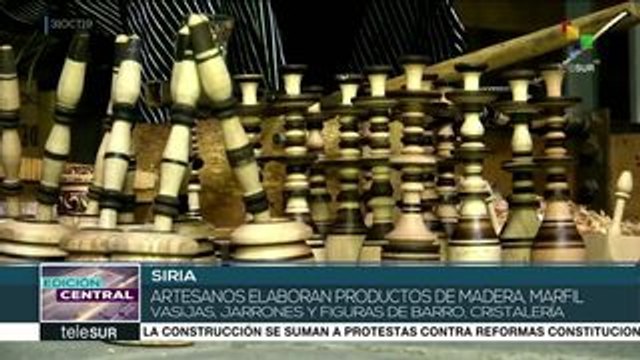 Artesanos sirios exhiben sus piezas y oficios en festival artesanal