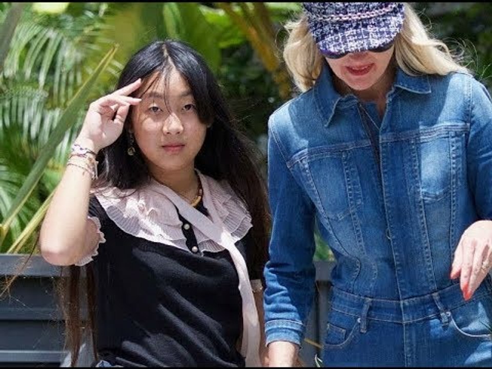 Jade Hallyday  pour Halloween, la fille de Laeticia se la joue diablesse !