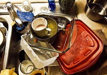 The 2-minute Trick that Will Keep Your Dirty Dishes from Piling Up