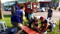 Mulher tem lesão no joelho após ser atropelada na Avenida Brasil