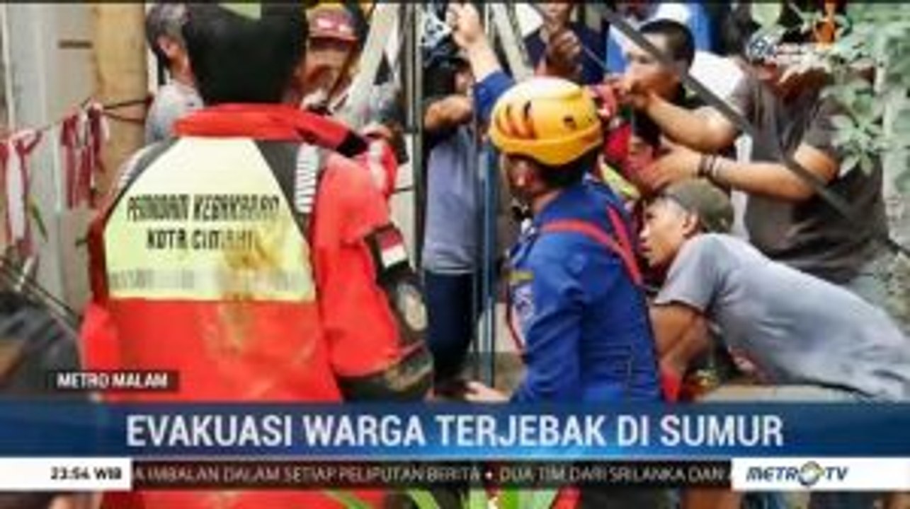 Petugas Damkar Cimahi Evakuasi Dua Warga yang Terjebak di Sumur
