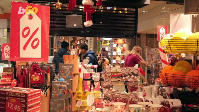 US Shoppers Plan To Spend More Money This Holiday Season