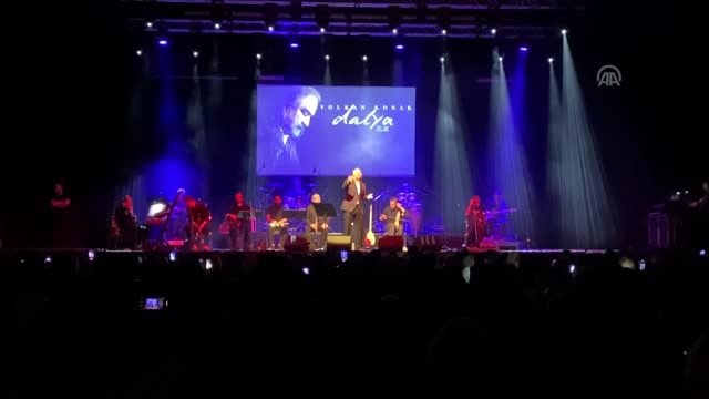 Volkan Konak Almanya'da konser verdi