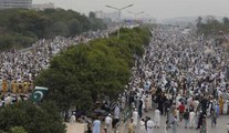 Huge crowd gathers in Islamabad to take part in 'Azadi March' | OneIndia news