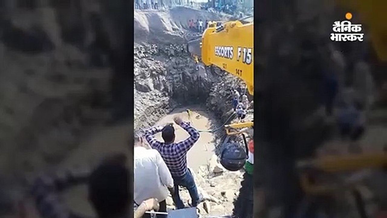 9 फीट लंबा मगरमच्छ 45 फीट गहरे गड्ढे में गिरा