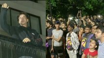 Shahrukh Khan greets fans in Midnight on birthday at Mannat; Watch video | FilmiBeat