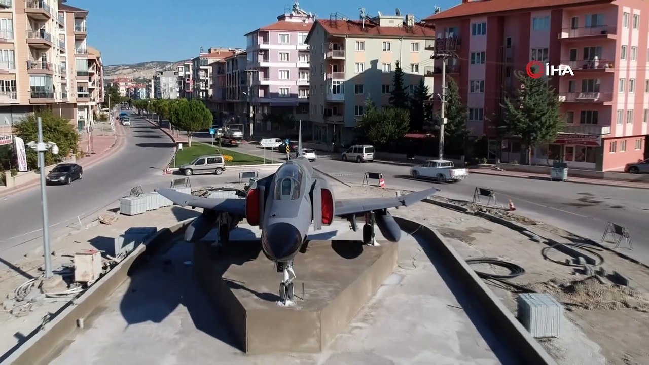 Şehit pilot Ayfer Gök'ün ismi, F-4 Fantom uçağı yerleştirilen kavşakla ölümsüzleşecek