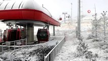 Erciyes'te kar yağışı...Pistlerde kar kalınlığı 5 santimetreyi buldu