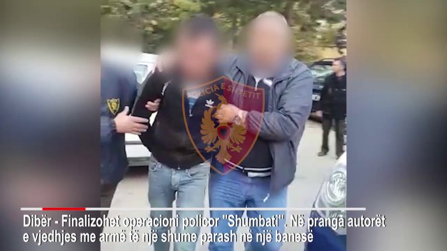 Dibër, grabitën nën kërcënimin e armëve 300 mijë lekë, dy në pranga dhe dy në kërkim