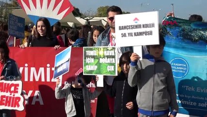 İzmir öğrenciler, 'tek evimiz dünya' sloganıyla kıyıları temizledi