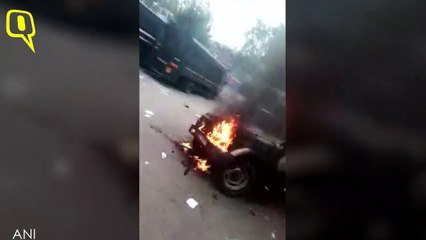 Скачать видео: At Least 1 Injured as Lawyers and Police Clash at Tis Hazari Court | The Quint