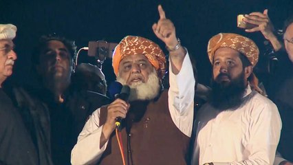 معارضون باكستانيون يمهلون عمران خان يومين لتقديم استقالته