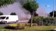 Sancaktepe'de bir minibüs yol üzerinde alev alev yandı. İtfaiyenin yangına müdahalesi sürüyor.