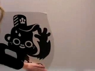 Méchant Vinyl - Comment poser des stickers muraux ?