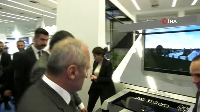 Ulaştırma ve Altyapı Bakanı Mehmet Cahit Turhan'dan akıllı kent uygulamaları standına ziyaret