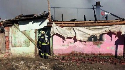 Aynı aileye ait 3 ev alev alev yandı