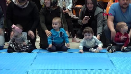 Düzce bebekler emekledi, aileleri ter döktü