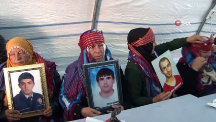 HDP önünde evlat nöbeti tutan ailelere bir destek de Trabzon’dan