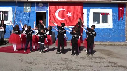 Köy okulu öğrencilerinin çifte mutluluğu