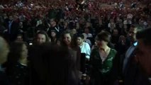 Kılıçdaroğlu, Komedi Festivali'nde sahneye çıkan Cem Yılmaz'ın gösterisini izledi