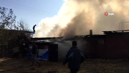 Aynı aileye ait 3 ev alev alev yandı