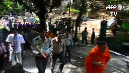 إعادة فتح الكهف التايلاندي حيث علق 12 صبيا ومدربهم امام الزوار