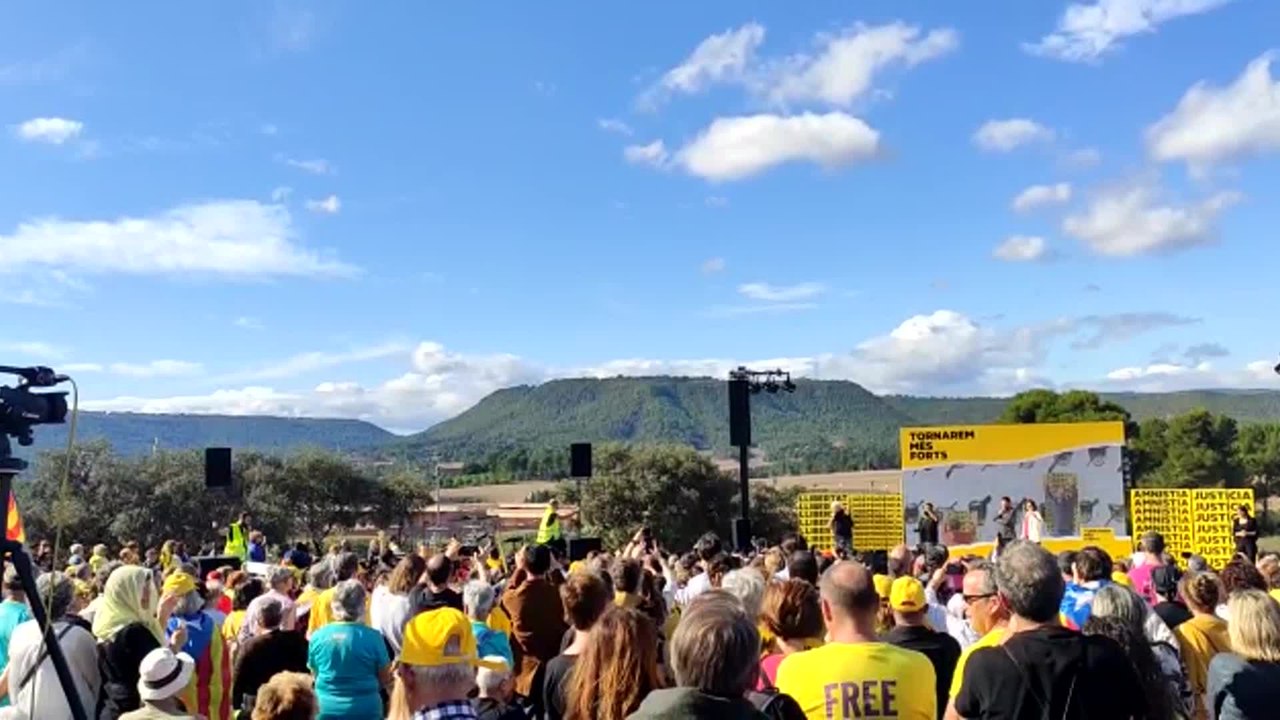 Saludo a Oriol Junqueras en un acto de ERC