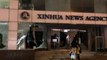 Manifestantes atacan e incendian un edificio de la agencia de noticias china Xinhua en Hong Kong