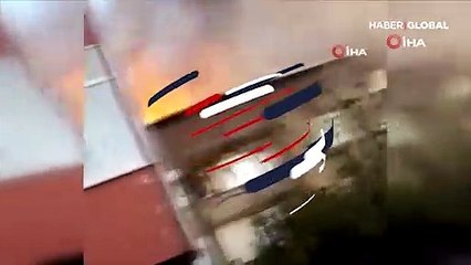 Ümraniye'de 4 katlı binanın çatısı alev alev yandı