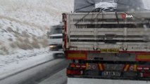 Van'da, 2730 rakımlı Güzeldere Geçidi'nde kar yağışı