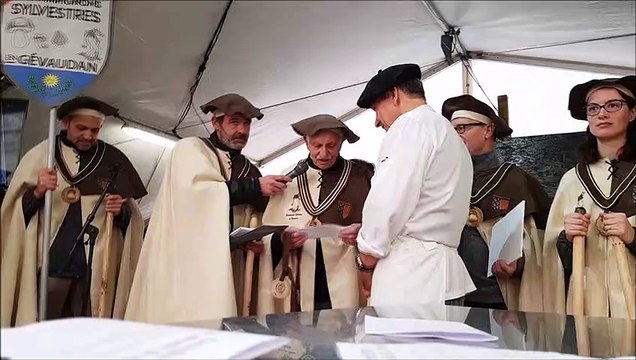 Régis marcon intronisé par la confrérie des champignons sylvestres en gévaudan