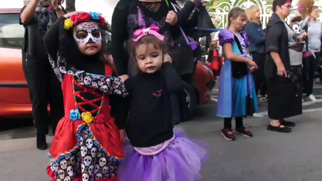 MARSEILLAN - Monstres et Sorcières ont envahi les rues de la ville pour halloween