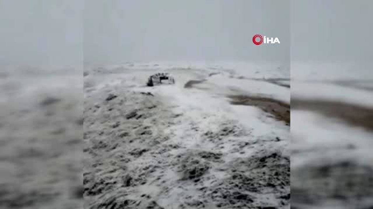 Ahlat'ın köyleri beyaza büründü