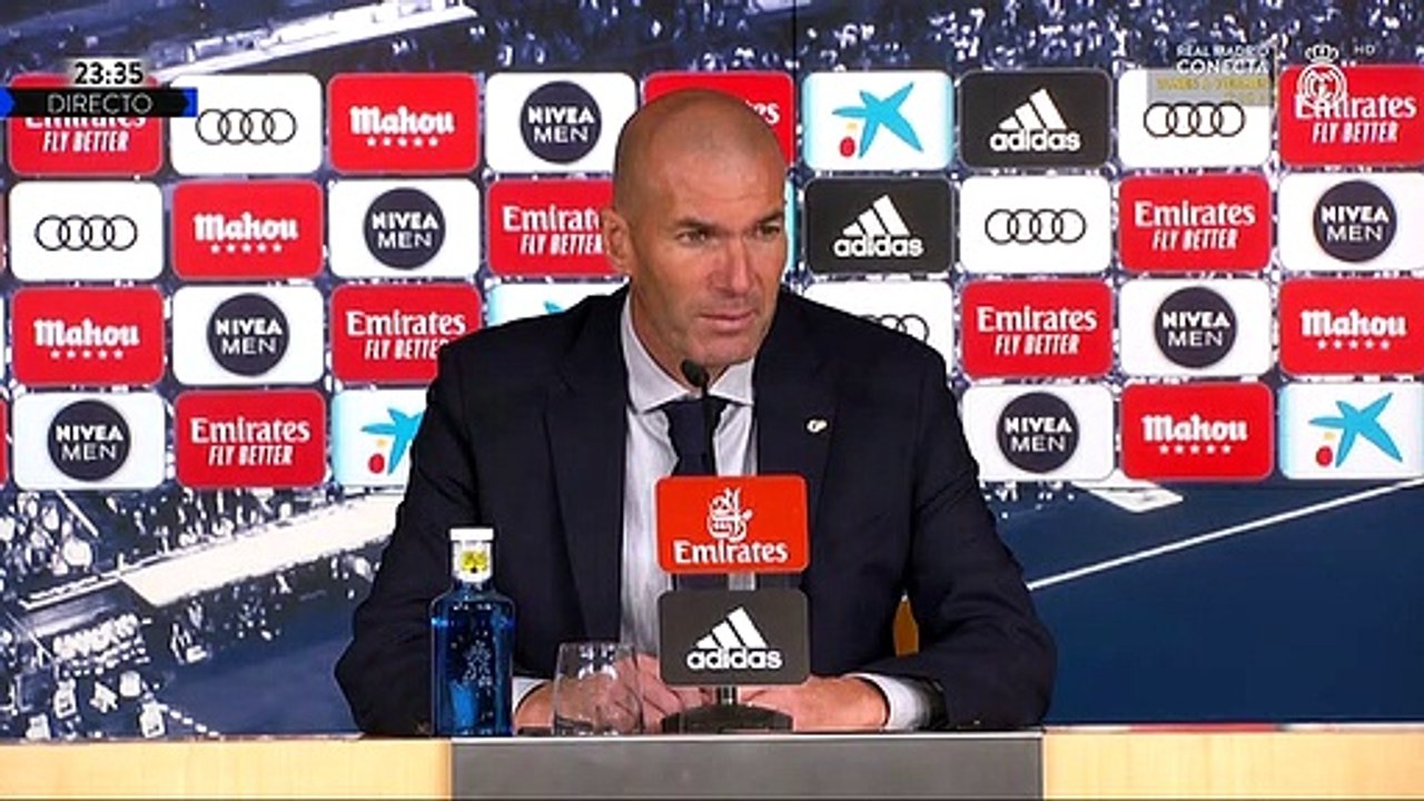 Zidane: "Yo vi la mano, pero hay que respetar lo que diga el árbitro"
