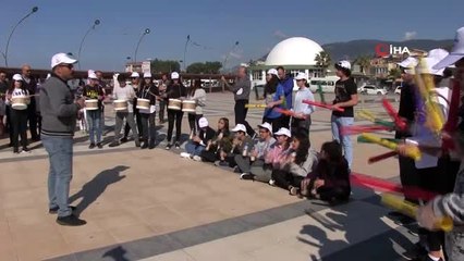 Türkiye'nin en uzun kumsalında öğrenciler çöp topladı